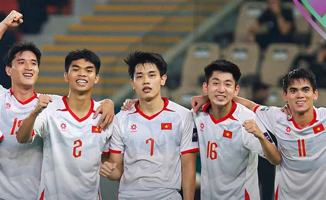 Banner khuyến mãi hoàn trả hàng ngày cho các trận đấu thể thao